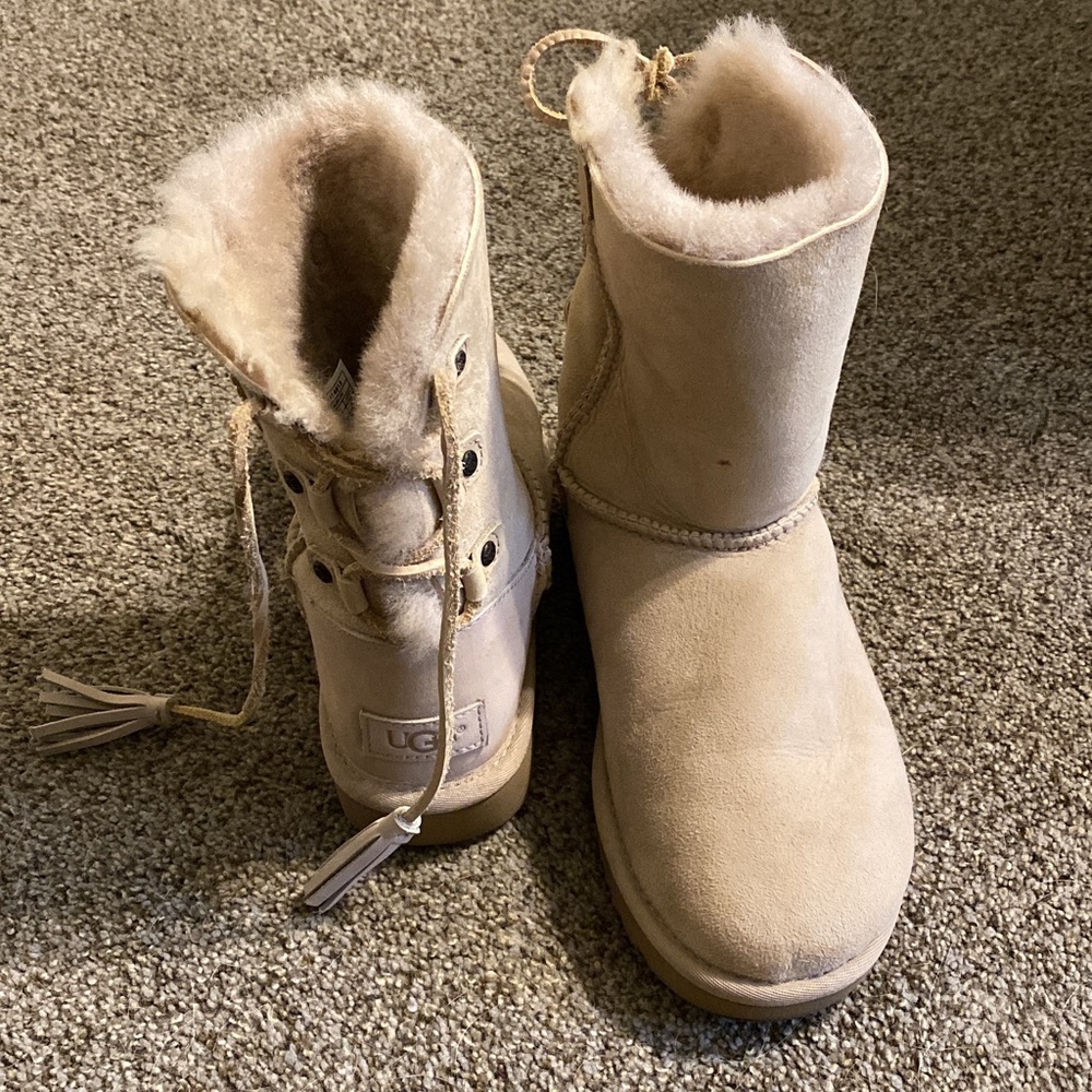 Short UGGS